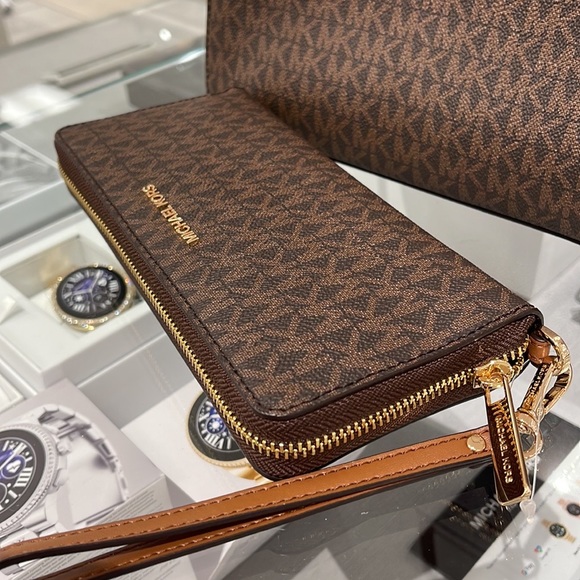 Michael Kors Jet Set Travel Large Travel CONTINENTAL wallet-wristlet-phoneholder - Picture 10 of 16